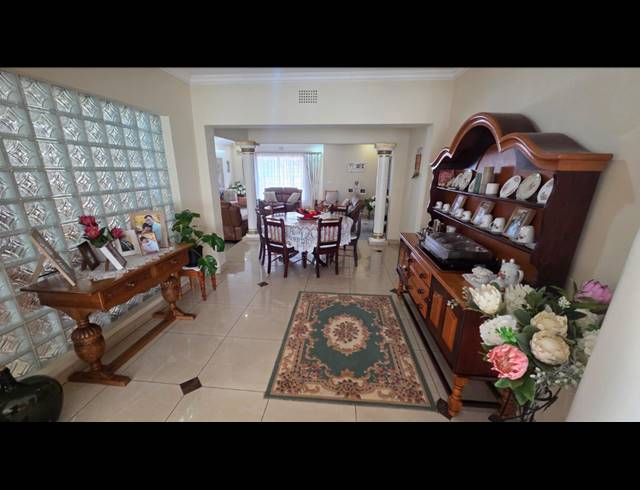 5 BEDROOM HOUSE FOR SALE IN BRACKENHURST